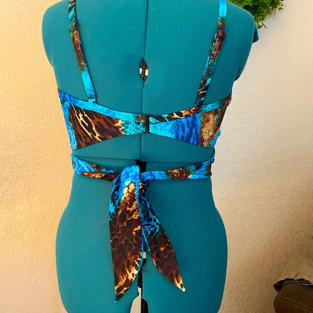 💥BUNDLE SALE💥. 3 for 1..wrap style Venus bikini tops! Size20. Never worn!!